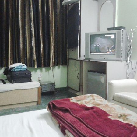 Hotel Woodland Deluxe Neu-Delhi Exterior foto