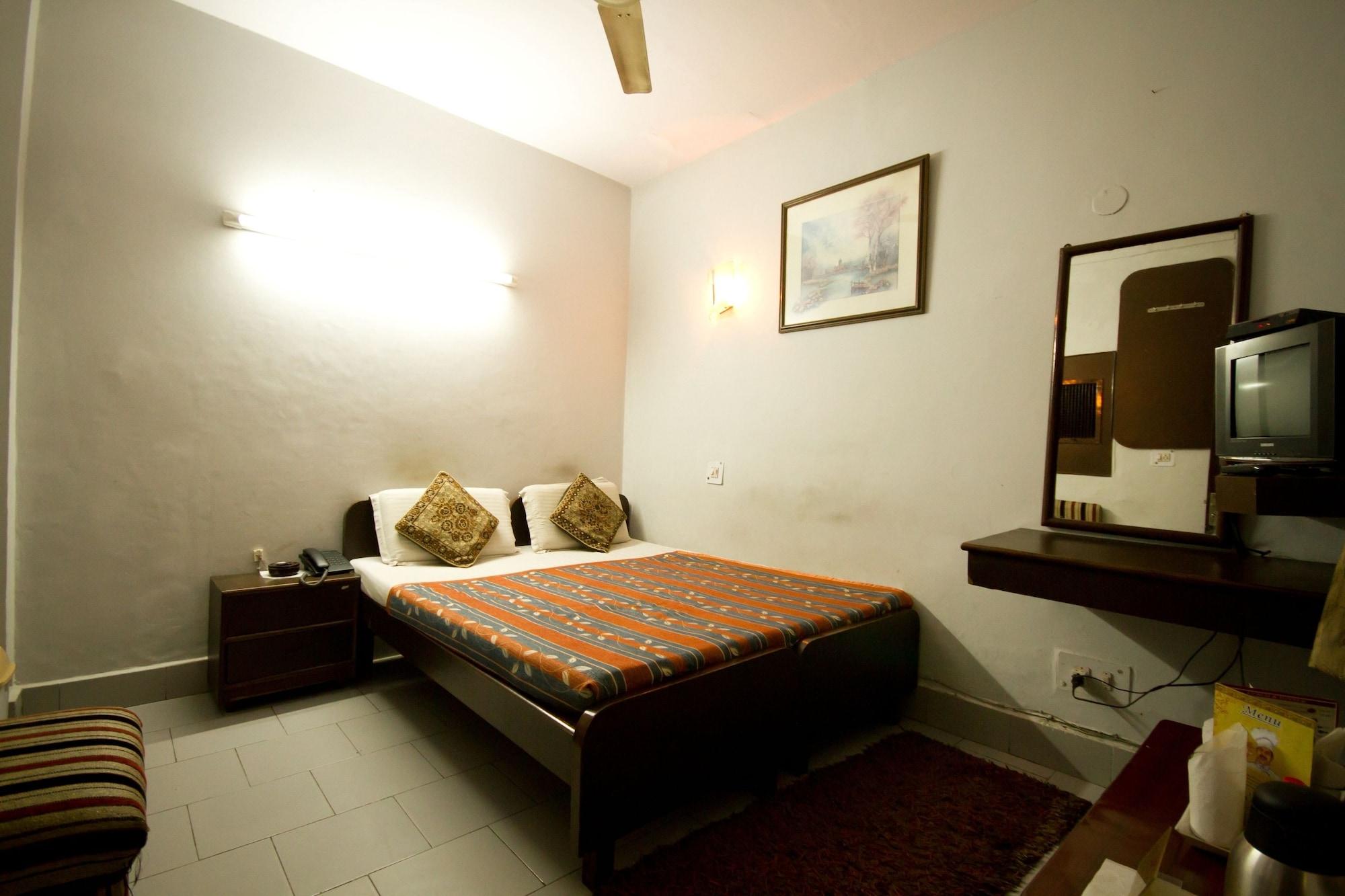 Hotel Woodland Deluxe Neu-Delhi Exterior foto