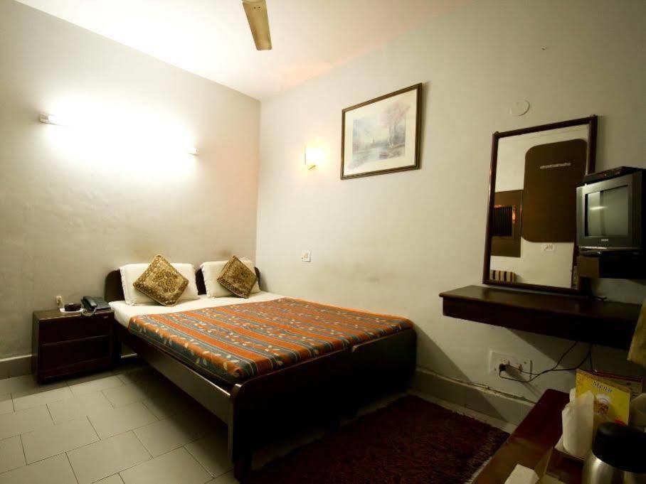 Hotel Woodland Deluxe Neu-Delhi Exterior foto