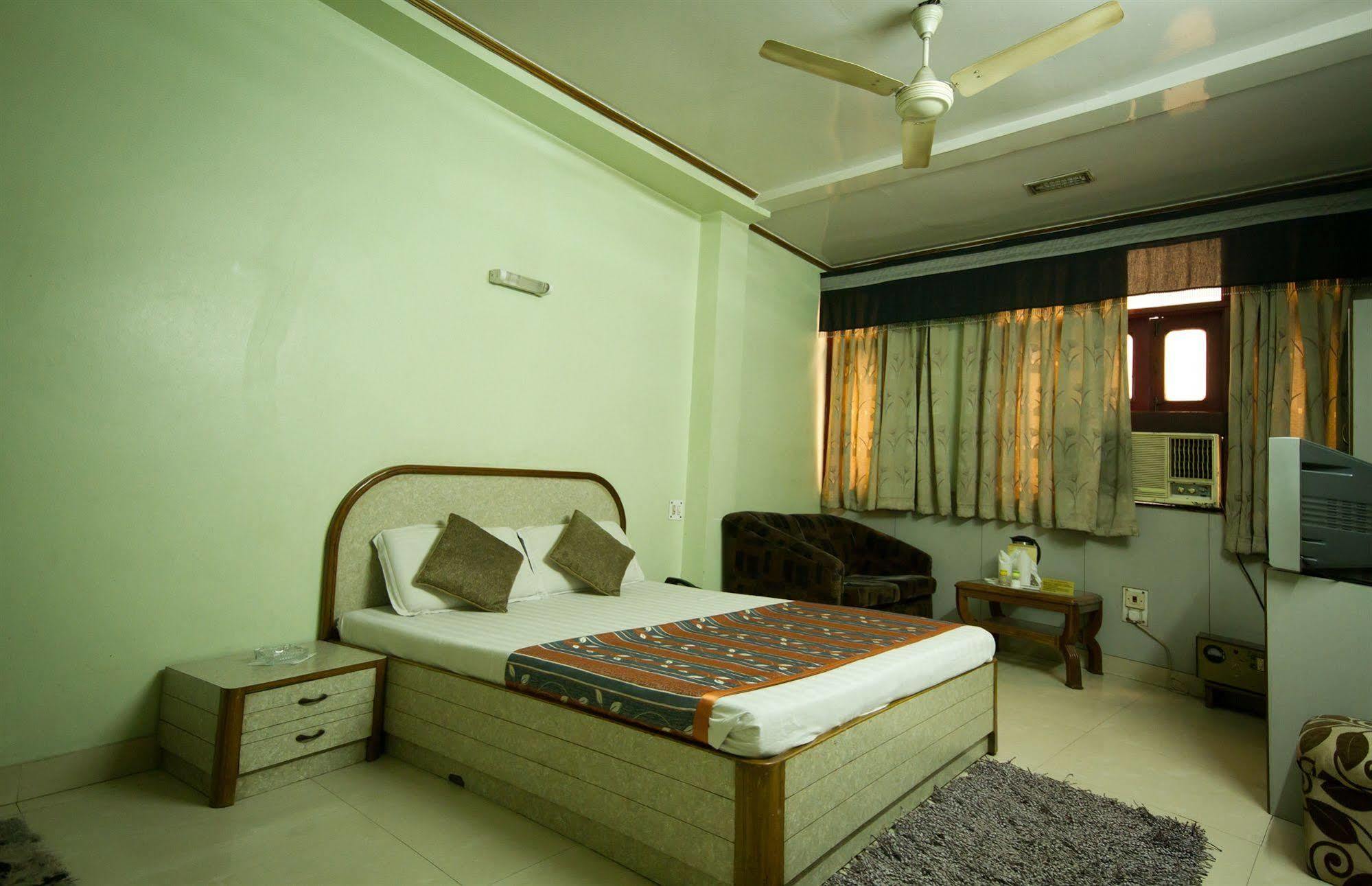 Hotel Woodland Deluxe Neu-Delhi Exterior foto